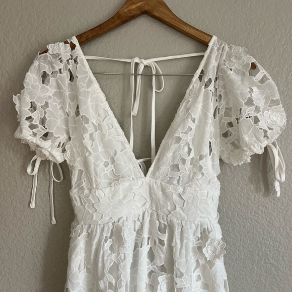 Flourishing Blossoms White 3D Floral Backless Midi Dress - Picture 10 of 11